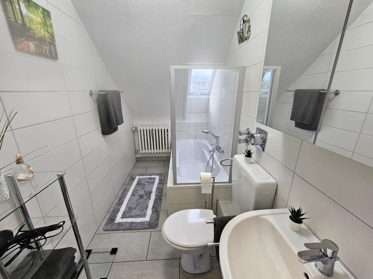 Exklusives Dachgeschoss-Apartment: Zentral in Kassel mit Highspeed-Internet Exterior photo